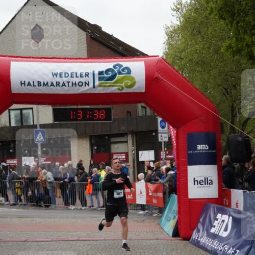 04.05.2025 - 8. Wedeler Halbmarathon Felixshl http://msf.ph/oto/7817605 04.05.2025 11:31:36 Ziel 77, 367 meine-sportfotos.de