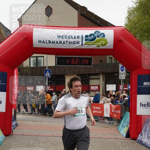 04.05.2025 - 8. Wedeler Halbmarathon Felixshl http://msf.ph/oto/7817640 04.05.2025 11:32:12 Ziel 7, 351 meine-sportfotos.de