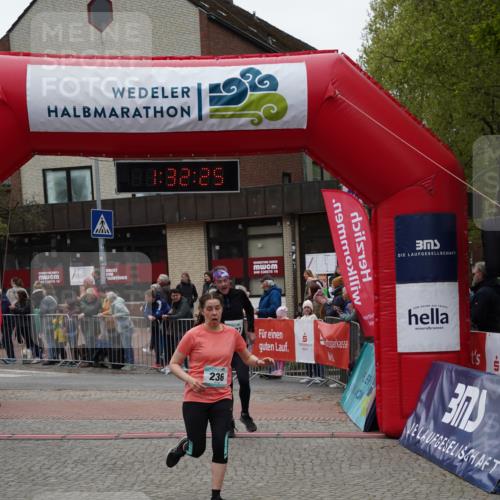04.05.2025 - 8. Wedeler Halbmarathon Felixshl http://msf.ph/oto/7817654 04.05.2025 11:32:23 Ziel 236, 910, 1027 meine-sportfotos.de