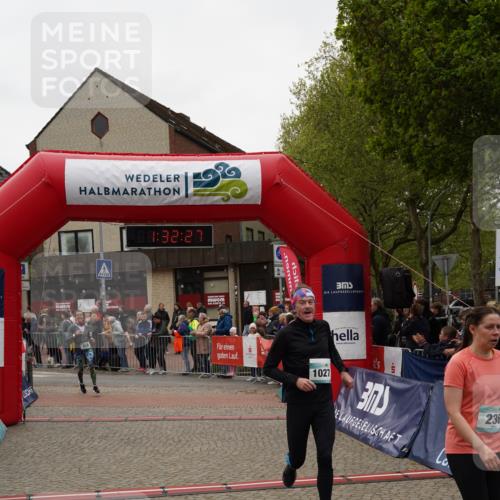 04.05.2025 - 8. Wedeler Halbmarathon Felixshl http://msf.ph/oto/7817656 04.05.2025 11:32:25 Ziel 236, 910, 1027 meine-sportfotos.de