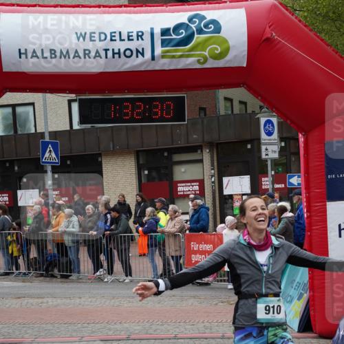 04.05.2025 - 8. Wedeler Halbmarathon Felixshl http://msf.ph/oto/7817667 04.05.2025 11:32:28 Ziel 236, 910, 1027 meine-sportfotos.de