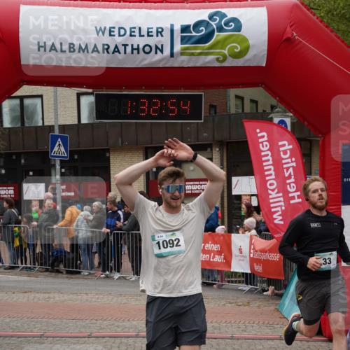 04.05.2025 - 8. Wedeler Halbmarathon Felixshl http://msf.ph/oto/7817723 04.05.2025 11:32:52 Ziel 33, 356, 696, 1053, 1092, 1160 meine-sportfotos.de