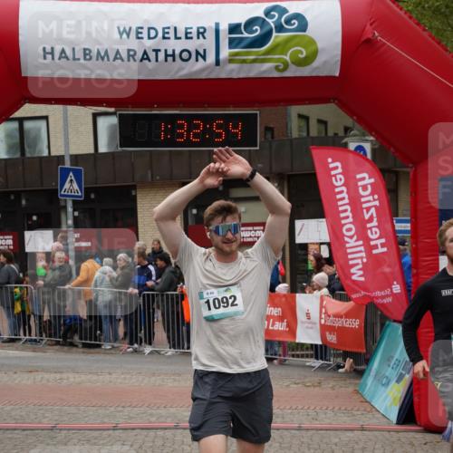 04.05.2025 - 8. Wedeler Halbmarathon Felixshl http://msf.ph/oto/7817724 04.05.2025 11:32:52 Ziel 33, 356, 696, 1053, 1092, 1160 meine-sportfotos.de