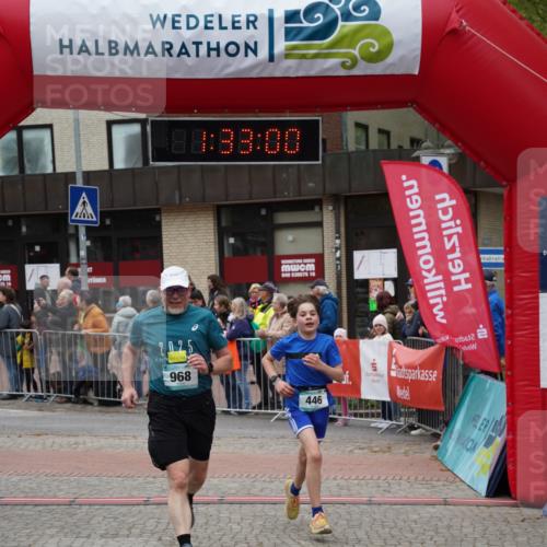 04.05.2025 - 8. Wedeler Halbmarathon Felixshl http://msf.ph/oto/7817739 04.05.2025 11:32:58 Ziel 33, 446, 696, 968, 1122 meine-sportfotos.de