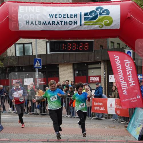04.05.2025 - 8. Wedeler Halbmarathon Felixshl http://msf.ph/oto/7817794 04.05.2025 11:33:26 Ziel 878, 890, 1090 meine-sportfotos.de