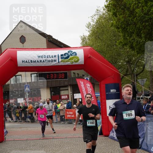 04.05.2025 - 8. Wedeler Halbmarathon Felixshl http://msf.ph/oto/7817811 04.05.2025 11:33:36 Ziel 323, 785, 1128, 1183 meine-sportfotos.de