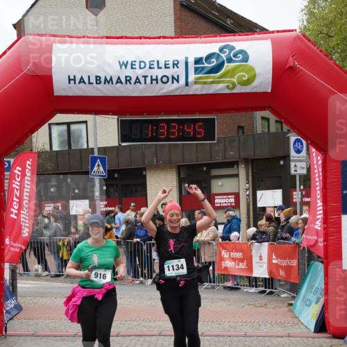 04.05.2025 - 8. Wedeler Halbmarathon Felixshl http://msf.ph/oto/7817827 04.05.2025 11:33:43 Ziel 916, 1128, 1134 meine-sportfotos.de