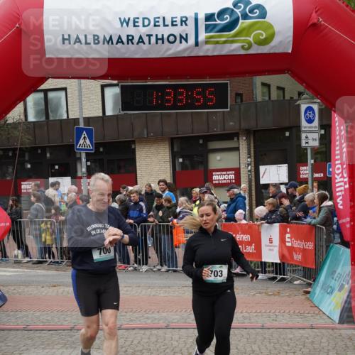 04.05.2025 - 8. Wedeler Halbmarathon Felixshl http://msf.ph/oto/7817844 04.05.2025 11:33:53 Ziel 336, 700, 703 meine-sportfotos.de