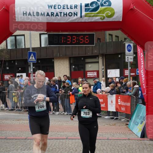 04.05.2025 - 8. Wedeler Halbmarathon Felixshl http://msf.ph/oto/7817846 04.05.2025 11:33:54 Ziel 700, 703, 1116 meine-sportfotos.de