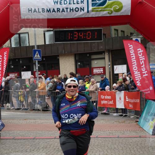 04.05.2025 - 8. Wedeler Halbmarathon Felixshl http://msf.ph/oto/7817855 04.05.2025 11:33:59 Ziel 1022, 1023, 1116 meine-sportfotos.de