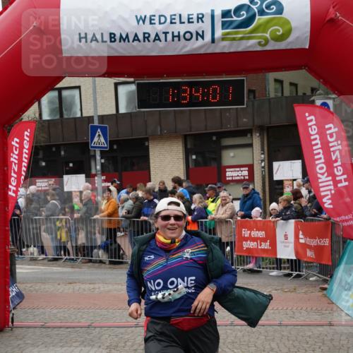 04.05.2025 - 8. Wedeler Halbmarathon Felixshl http://msf.ph/oto/7817856 04.05.2025 11:33:59 Ziel 1022, 1023, 1116 meine-sportfotos.de