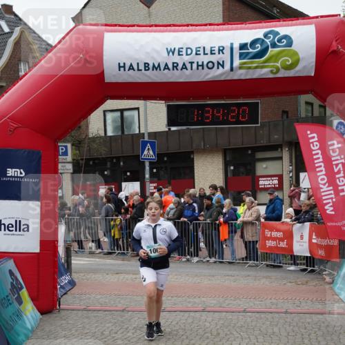04.05.2025 - 8. Wedeler Halbmarathon Felixshl http://msf.ph/oto/7817871 04.05.2025 11:34:18 Ziel 1060 meine-sportfotos.de