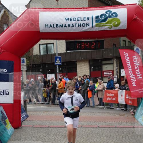 04.05.2025 - 8. Wedeler Halbmarathon Felixshl http://msf.ph/oto/7817875 04.05.2025 11:34:19 Ziel 58, 1060 meine-sportfotos.de