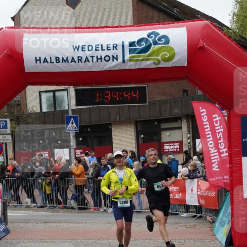 04.05.2025 - 8. Wedeler Halbmarathon Felixshl http://msf.ph/oto/7817894 04.05.2025 11:34:42 Ziel 508, 652, 678, 1206 meine-sportfotos.de