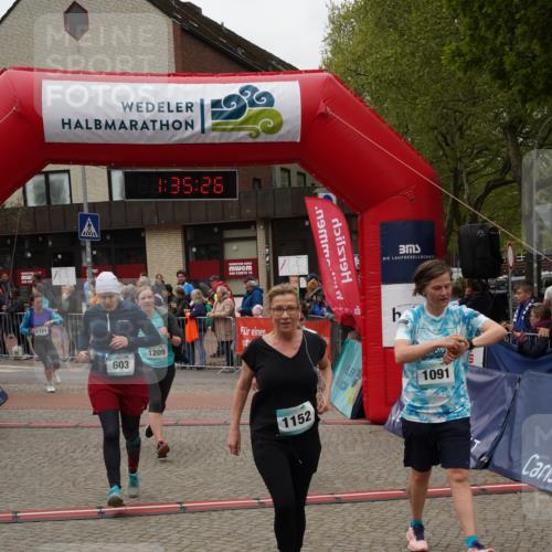 04.05.2025 - 8. Wedeler Halbmarathon Felixshl http://msf.ph/oto/7817978 04.05.2025 11:35:24 Ziel 226, 603, 1091, 1121, 1152, 1209 meine-sportfotos.de