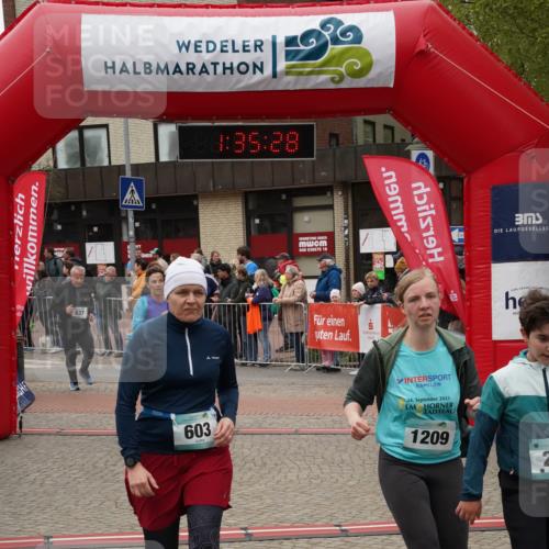 04.05.2025 - 8. Wedeler Halbmarathon Felixshl http://msf.ph/oto/7817983 04.05.2025 11:35:26 Ziel 226, 603, 637, 947, 1046, 1091, 1121, 1152, 1209 meine-sportfotos.de