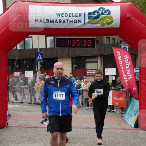 04.05.2025 - 8. Wedeler Halbmarathon Felixshl http://msf.ph/oto/7818002 04.05.2025 11:35:37 Ziel 565, 893, 964, 965, 1117 meine-sportfotos.de