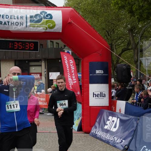 04.05.2025 - 8. Wedeler Halbmarathon Felixshl http://msf.ph/oto/7818003 04.05.2025 11:35:37 Ziel 565, 893, 964, 965, 1117 meine-sportfotos.de