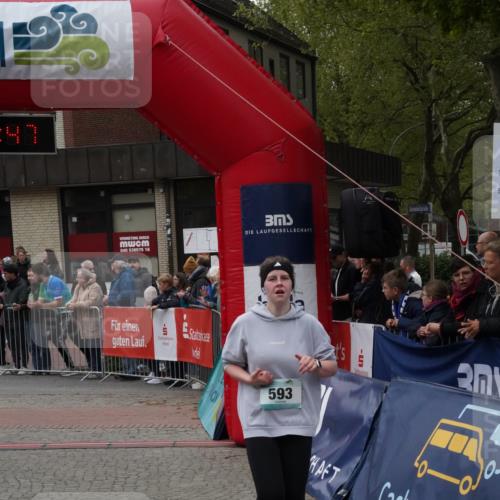 04.05.2025 - 8. Wedeler Halbmarathon Felixshl http://msf.ph/oto/7818104 04.05.2025 11:36:45 Ziel 393, 526, 593, 663 meine-sportfotos.de