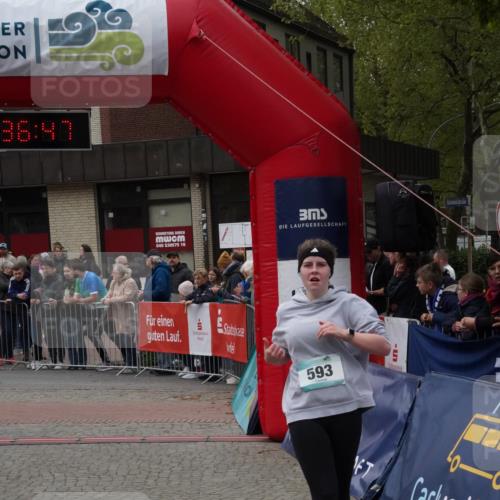 04.05.2025 - 8. Wedeler Halbmarathon Felixshl http://msf.ph/oto/7818105 04.05.2025 11:36:45 Ziel 393, 526, 593, 663 meine-sportfotos.de