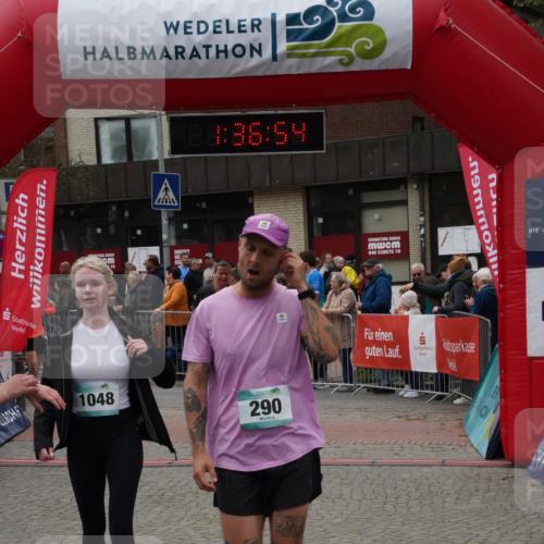 04.05.2025 - 8. Wedeler Halbmarathon Felixshl http://msf.ph/oto/7818118 04.05.2025 11:36:52 Ziel 290, 393, 1020, 1048 meine-sportfotos.de