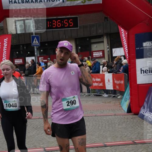 04.05.2025 - 8. Wedeler Halbmarathon Felixshl http://msf.ph/oto/7818119 04.05.2025 11:36:53 Ziel 290, 393, 1020, 1048, 1109 meine-sportfotos.de