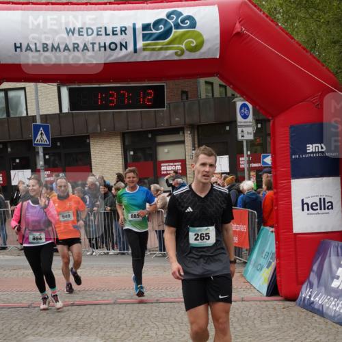 04.05.2025 - 8. Wedeler Halbmarathon Felixshl http://msf.ph/oto/7818146 04.05.2025 11:37:10 Ziel 265, 654, 885, 894, 949 meine-sportfotos.de
