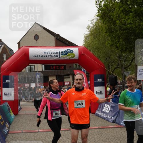 04.05.2025 - 8. Wedeler Halbmarathon Felixshl http://msf.ph/oto/7818147 04.05.2025 11:37:16 Ziel 746, 885, 894, 949, 986 meine-sportfotos.de