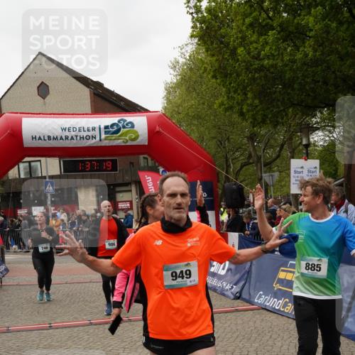 04.05.2025 - 8. Wedeler Halbmarathon Felixshl http://msf.ph/oto/7818152 04.05.2025 11:37:17 Ziel 746, 885, 949, 986 meine-sportfotos.de