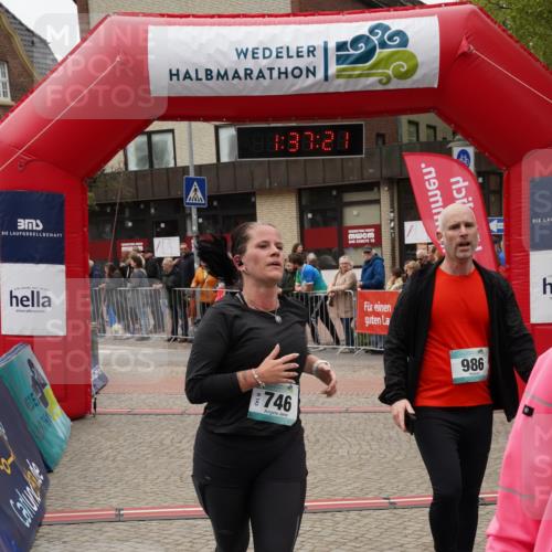 04.05.2025 - 8. Wedeler Halbmarathon Felixshl http://msf.ph/oto/7818155 04.05.2025 11:37:19 Ziel 746, 986 meine-sportfotos.de