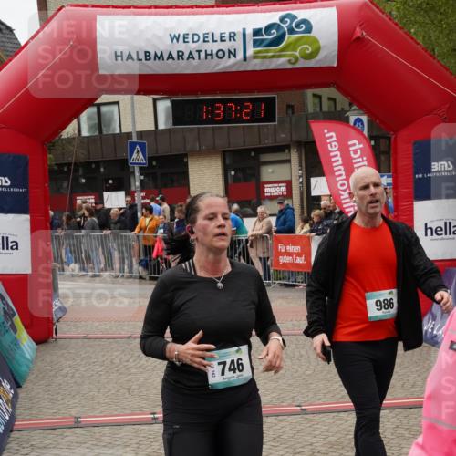 04.05.2025 - 8. Wedeler Halbmarathon Felixshl http://msf.ph/oto/7818156 04.05.2025 11:37:19 Ziel 746, 986 meine-sportfotos.de