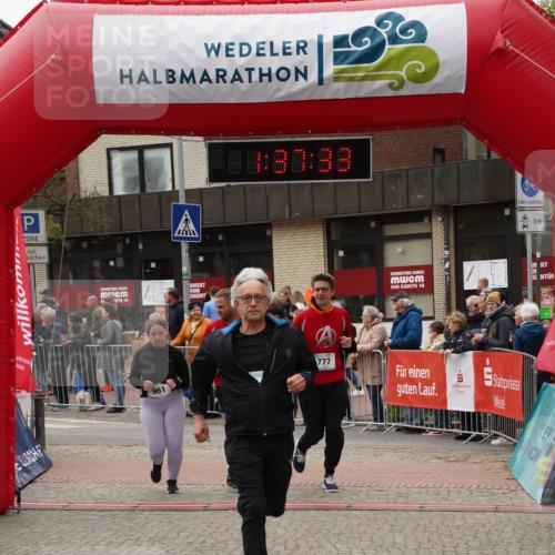 04.05.2025 - 8. Wedeler Halbmarathon Felixshl http://msf.ph/oto/7818168 04.05.2025 11:37:31 Ziel 777, 806, 889, 961, 1000, 1165 meine-sportfotos.de