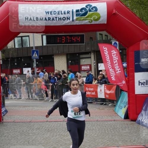 04.05.2025 - 8. Wedeler Halbmarathon Felixshl http://msf.ph/oto/7818197 04.05.2025 11:37:42 Ziel 436, 672, 1175 meine-sportfotos.de
