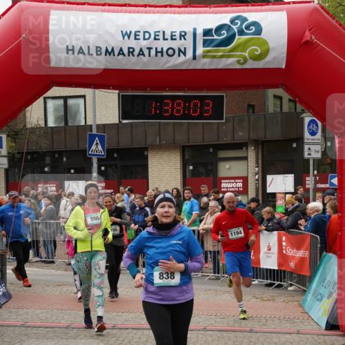 04.05.2025 - 8. Wedeler Halbmarathon Felixshl http://msf.ph/oto/7818216 04.05.2025 11:38:01 Ziel 86, 794, 795, 800, 838, 1194 meine-sportfotos.de