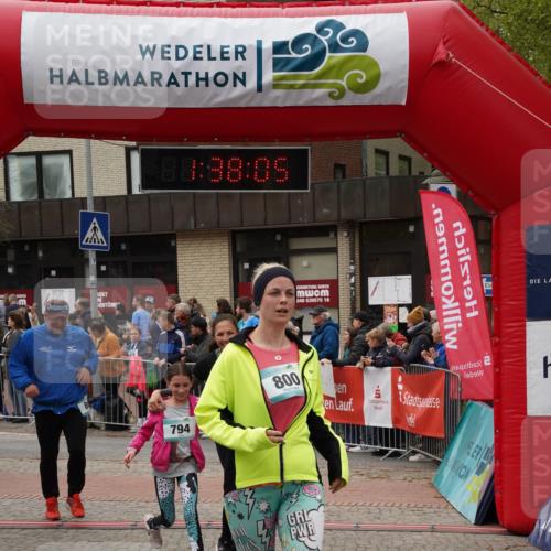 04.05.2025 - 8. Wedeler Halbmarathon Felixshl http://msf.ph/oto/7818222 04.05.2025 11:38:03 Ziel 86, 794, 795, 800, 838, 1194 meine-sportfotos.de