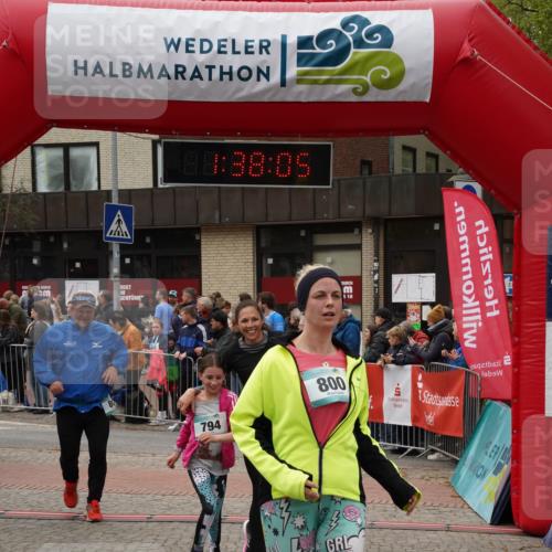 04.05.2025 - 8. Wedeler Halbmarathon Felixshl http://msf.ph/oto/7818223 04.05.2025 11:38:03 Ziel 86, 794, 795, 800, 838, 1194 meine-sportfotos.de