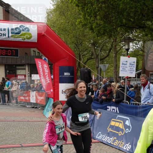 04.05.2025 - 8. Wedeler Halbmarathon Felixshl http://msf.ph/oto/7818229 04.05.2025 11:38:05 Ziel 86, 794, 795, 800, 838, 1194 meine-sportfotos.de