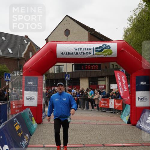 04.05.2025 - 8. Wedeler Halbmarathon Felixshl http://msf.ph/oto/7818232 04.05.2025 11:38:07 Ziel 86, 794, 795, 800, 1194 meine-sportfotos.de