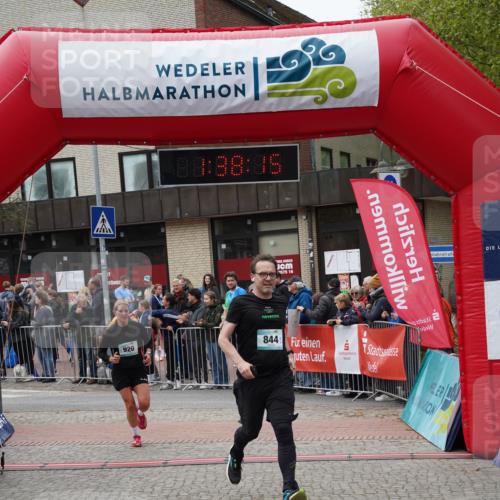 04.05.2025 - 8. Wedeler Halbmarathon Felixshl http://msf.ph/oto/7818242 04.05.2025 11:38:13 Ziel 816, 844, 920 meine-sportfotos.de
