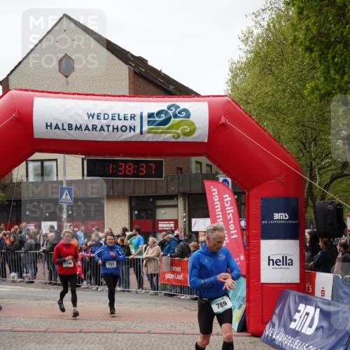 04.05.2025 - 8. Wedeler Halbmarathon Felixshl http://msf.ph/oto/7818293 04.05.2025 11:38:35 Ziel 737, 789, 1146 meine-sportfotos.de
