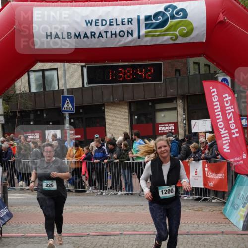 04.05.2025 - 8. Wedeler Halbmarathon Felixshl http://msf.ph/oto/7818304 04.05.2025 11:38:40 Ziel 225, 737, 789, 1146, 1200 meine-sportfotos.de