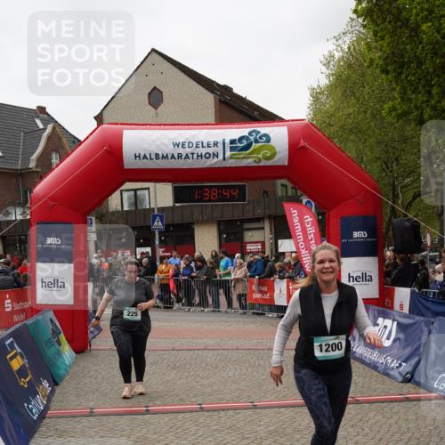 04.05.2025 - 8. Wedeler Halbmarathon Felixshl http://msf.ph/oto/7818309 04.05.2025 11:38:42 Ziel 225, 737, 1146, 1200 meine-sportfotos.de