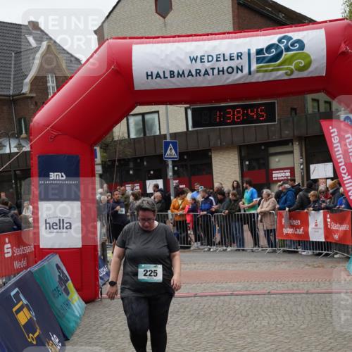 04.05.2025 - 8. Wedeler Halbmarathon Felixshl http://msf.ph/oto/7818310 04.05.2025 11:38:43 Ziel 225, 476, 569, 1200 meine-sportfotos.de
