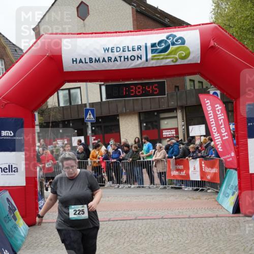 04.05.2025 - 8. Wedeler Halbmarathon Felixshl http://msf.ph/oto/7818312 04.05.2025 11:38:43 Ziel 225, 476, 569, 1200 meine-sportfotos.de