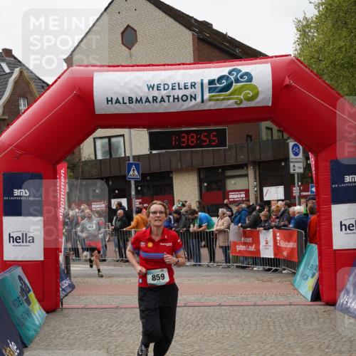 04.05.2025 - 8. Wedeler Halbmarathon Felixshl http://msf.ph/oto/7818324 04.05.2025 11:38:53 Ziel 669, 859 meine-sportfotos.de