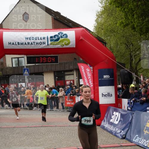 04.05.2025 - 8. Wedeler Halbmarathon Felixshl http://msf.ph/oto/7818339 04.05.2025 11:39:02 Ziel 72, 73, 170, 620, 669, 799 meine-sportfotos.de