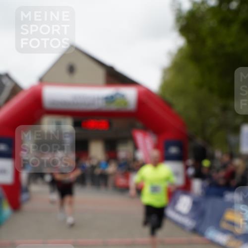 04.05.2025 - 8. Wedeler Halbmarathon Felixshl http://msf.ph/oto/7818343 04.05.2025 11:39:03 Ziel 72, 73, 170, 620, 799 meine-sportfotos.de