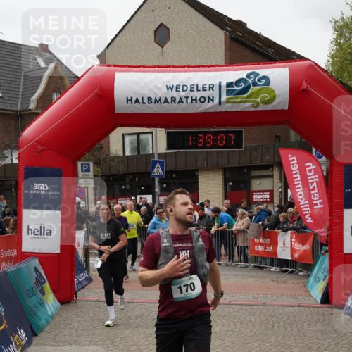 04.05.2025 - 8. Wedeler Halbmarathon Felixshl http://msf.ph/oto/7818347 04.05.2025 11:39:05 Ziel 72, 73, 170, 496, 592, 620, 799, 1047, 1049 meine-sportfotos.de