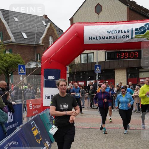 04.05.2025 - 8. Wedeler Halbmarathon Felixshl http://msf.ph/oto/7818352 04.05.2025 11:39:07 Ziel 72, 73, 170, 493, 496, 592, 620, 835, 1047, 1049 meine-sportfotos.de