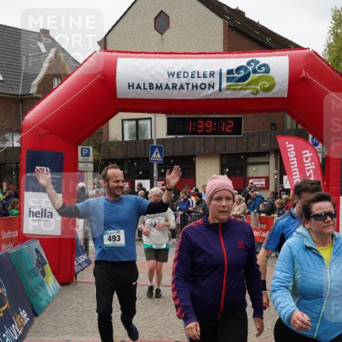 04.05.2025 - 8. Wedeler Halbmarathon Felixshl http://msf.ph/oto/7818358 04.05.2025 11:39:10 Ziel 72, 73, 493, 496, 592, 835, 1047, 1049 meine-sportfotos.de